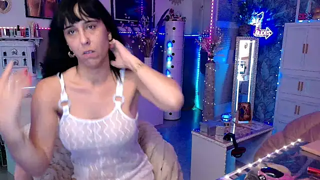 Snapshot of misscectito13 chatting on June 4, 10:49 pm misscectito13 online show from June 4, 10:49 pm