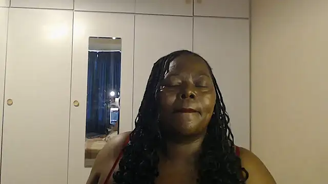 Snapshot of MatureBoobsDiva chatting on December 19, 9:16 am MatureBoobsDiva online show from December 19, 9:16 am