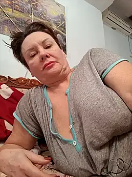  lady red  online show from February 4, 3:22 am