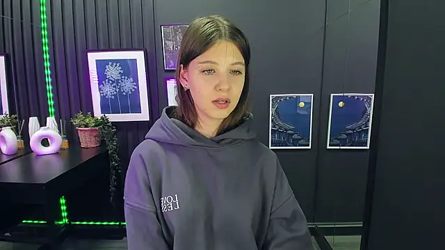 Snapshot of ElizaMild chatting on December 10, 7:11 pm ElizaMild online show from December 10, 7:11 pm