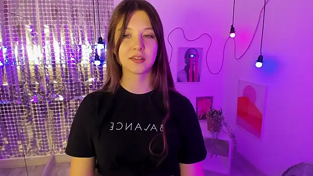 Snapshot of ElizaMild chatting on December 20, 1:11 pm ElizaMild online show from December 20, 1:11 pm