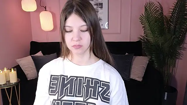 Snapshot of ElizaMild chatting on December 26, 4:47 pm ElizaMild online show from December 26, 4:47 pm