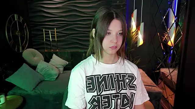 Snapshot of ElizaMild chatting on January 9, 1:13 pm ElizaMild online show from January 9, 1:13 pm