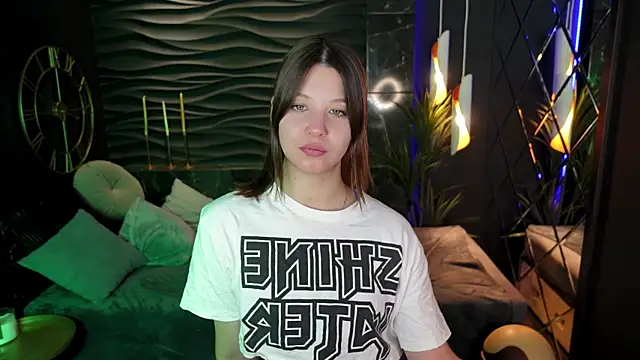 Snapshot of ElizaMild chatting on January 9, 5:00 pm ElizaMild online show from January 9, 5:00 pm