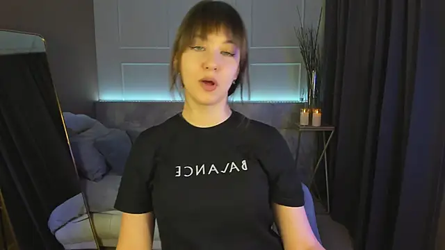 Snapshot of ElizaMild chatting on February 20, 1:30 pm ElizaMild online show from February 20, 1:30 pm