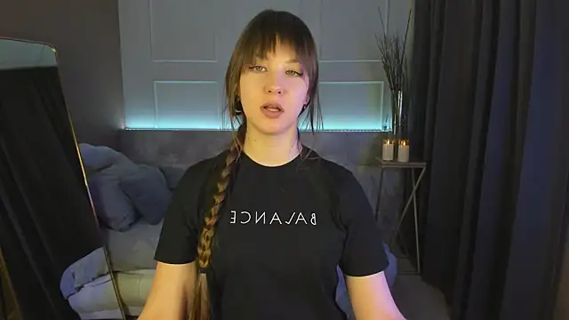 Snapshot of ElizaMild chatting on February 20, 4:57 pm ElizaMild online show from February 20, 4:57 pm