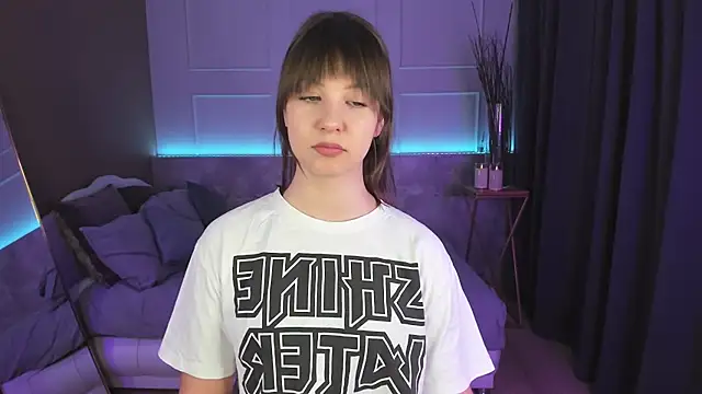 Snapshot of ElizaMild chatting on February 23, 1:32 pm ElizaMild online show from February 23, 1:32 pm