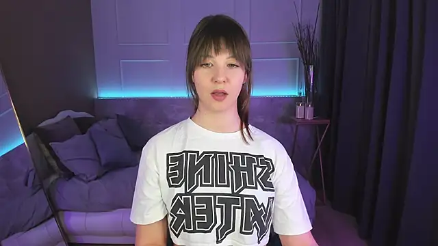 Snapshot of ElizaMild chatting on February 23, 4:35 pm ElizaMild online show from February 23, 4:35 pm