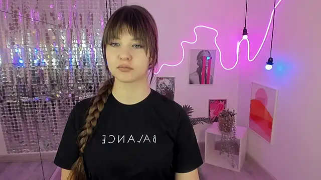 Snapshot of ElizaMild chatting on March 2, 1:05 pm ElizaMild online show from March 2, 1:05 pm