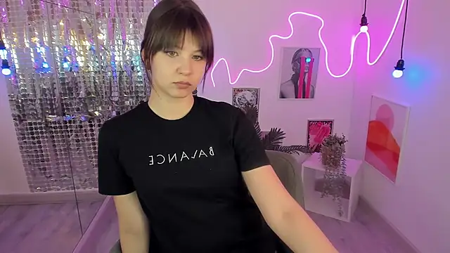 Snapshot of ElizaMild chatting on March 2, 7:45 pm ElizaMild online show from March 2, 7:45 pm