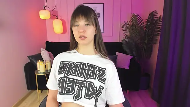 Snapshot of ElizaMild chatting on March 13, 4:56 pm ElizaMild online show from March 13, 4:56 pm