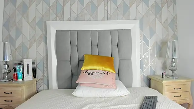 Princsgirl  online show from March 2, 6:15 pm