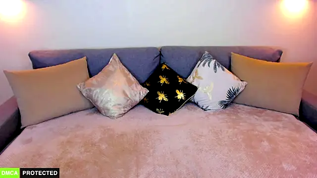 Snapshot of TheWoman__ chatting on December 2, 6:10 pm TheWoman   online show from December 2, 6:10 pm