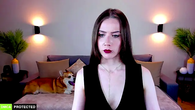 TheWoman   online show from April 15, 7:10 pm