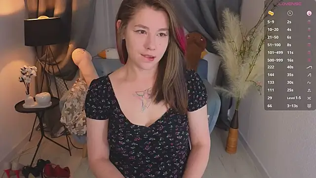 Snapshot of Mira_Falls chatting on September 25, 5:33 am Mira Falls online show from September 25, 5:33 am