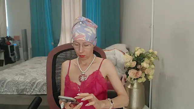 Snapshot of LuxuryNika chatting on July 25, 3:31 pm LuxuryNika online show from July 25, 3:31 pm