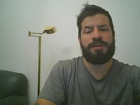 Snapshot of juanci_to chatting on October 31, 7:09 am juanci to online show from October 31, 7:09 am