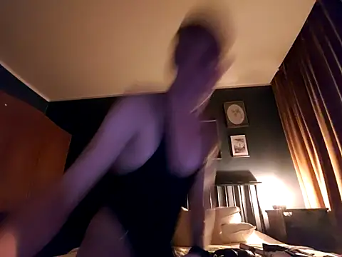 malpka25 online show from October 21, 7:14 pm