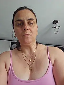 Snapshot of IsabelleCraft chatting on June 20, 9:01 am IsabelleCraft online show from June 20, 9:01 am