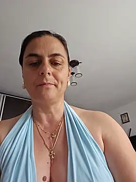 Snapshot of IsabelleCraft chatting on June 27, 10:42 am IsabelleCraft online show from June 27, 10:42 am