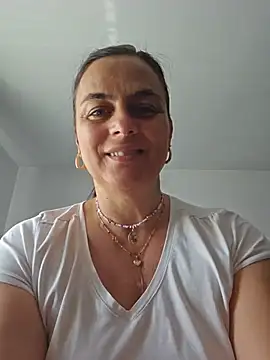 Snapshot of IsabelleCraft chatting on August 3, 9:48 am IsabelleCraft online show from August 3, 9:48 am