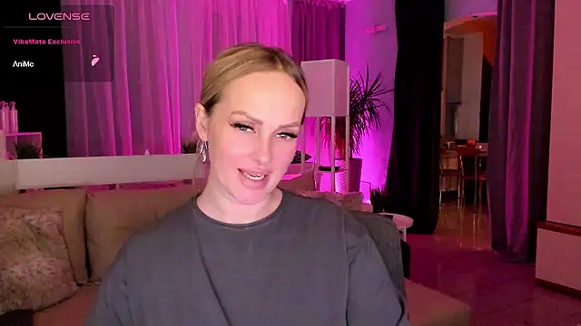 Libby Nora online show from December 4, 5:44 pm