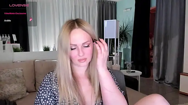 Libby Nora online show from December 15, 2:05 pm