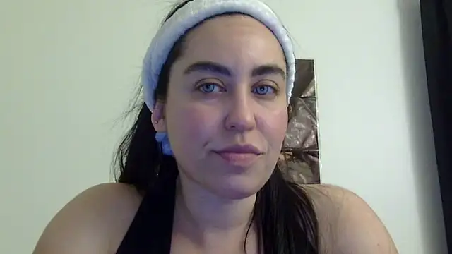 Snapshot of WetFlower69 chatting on June 8, 1:28 am WetFlower69 online show from June 8, 1:28 am