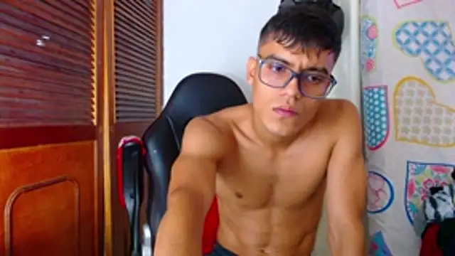 Snapshot of Lion_Grrr chatting on November 23, 4:18 pm Lion Grrr online show from November 23, 4:18 pm
