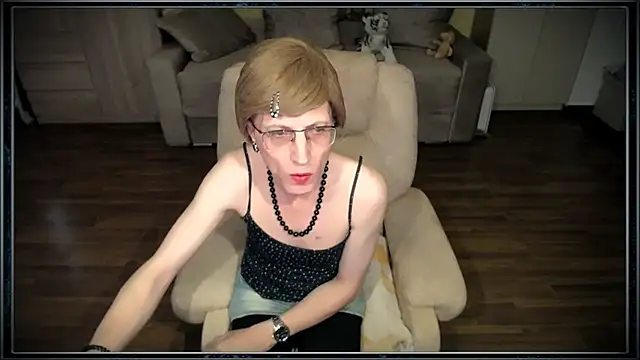 Snapshot of clementine chatting on November 7, 9:53 am clementine online show from November 7, 9:53 am