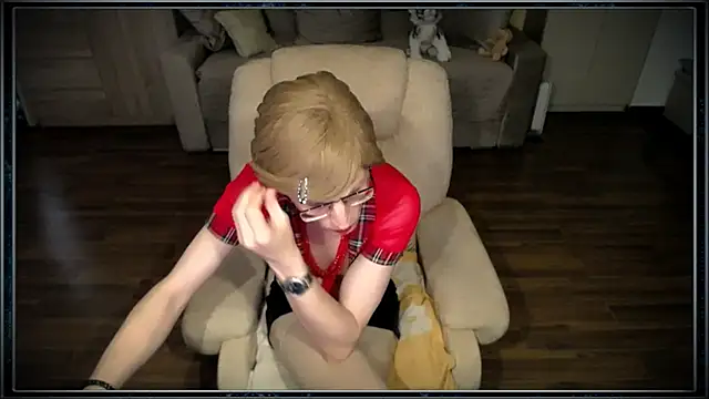 Snapshot of clementine chatting on December 15, 10:08 am clementine online show from December 15, 10:08 am