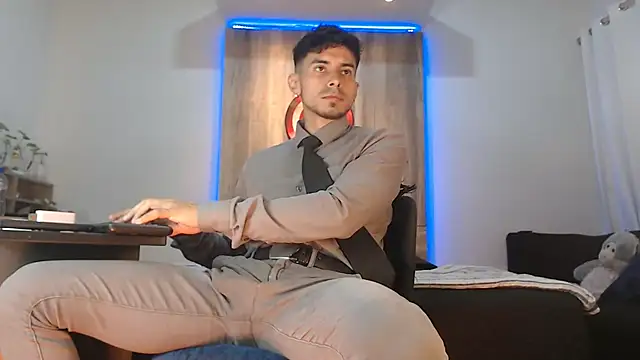 Andrew 4  online show from October 31, 2:45 am