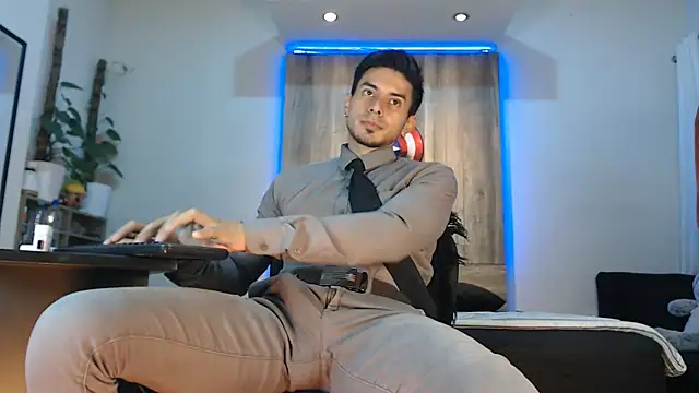 Andrew 4  online show from March 12, 1:45 am