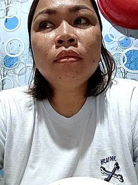 XXLorie 02 online show from December 13, 9:42 pm