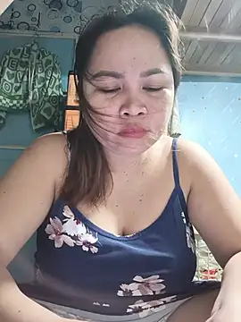 Snapshot of XXLorie_02 chatting on July 21, 1:24 pm XXLorie 02 online show from July 21, 1:24 pm