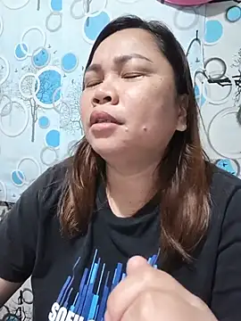 Snapshot of XXLorie_02 chatting on July 22, 8:33 pm XXLorie 02 online show from July 22, 8:33 pm