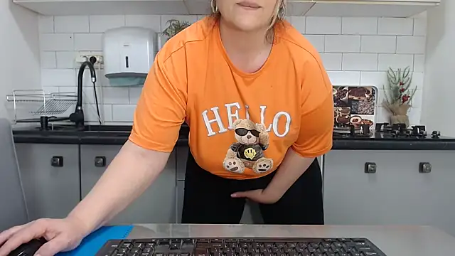 erikaerika online show from February 15, 10:55 am