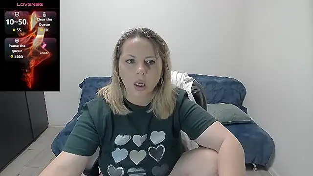 erikaerika online show from May 25, 7:03 am