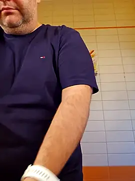 Snapshot of Andrew1900529 chatting on November 7, 9:09 am Andrew1900529 online show from November 7, 9:09 am