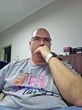 Snapshot of Andrew1900529 chatting on November 26, 6:36 am Andrew1900529 online show from November 26, 6:36 am