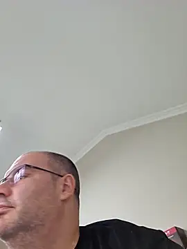 Snapshot of Andrew1900529 chatting on November 27, 8:27 am Andrew1900529 online show from November 27, 8:27 am