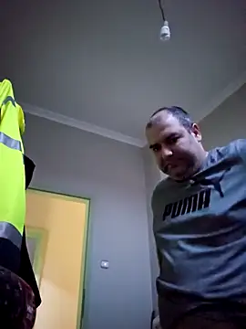 Snapshot of Andrew1900529 chatting on December 17, 6:19 am Andrew1900529 online show from December 17, 6:19 am