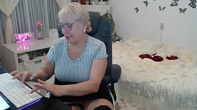 Ghertrude52 online show from October 8, 3:04 am