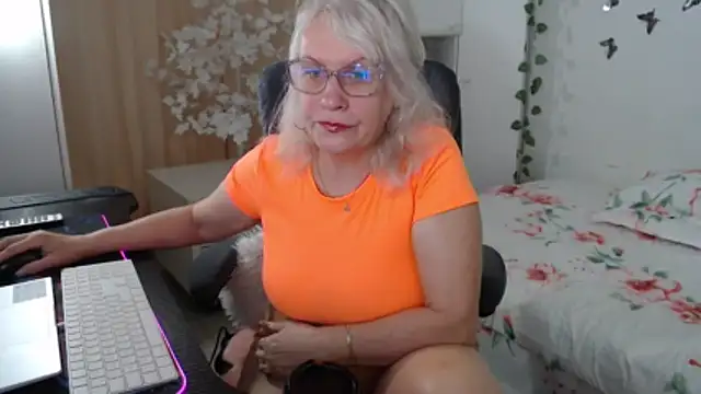 Snapshot of Ghertrude52 chatting on May 8, 4:07 am Ghertrude52 online show from May 8, 4:07 am