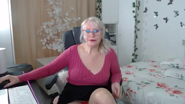 Snapshot of Ghertrude52 chatting on May 10, 4:28 am Ghertrude52 online show from May 10, 4:28 am