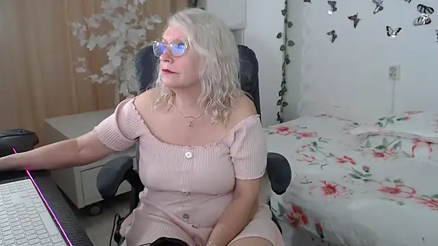 Snapshot of Ghertrude52 chatting on May 15, 4:19 am Ghertrude52 online show from May 15, 4:19 am