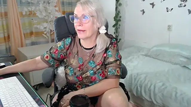 Snapshot of Ghertrude52 chatting on June 15, 4:36 am Ghertrude52 online show from June 15, 4:36 am