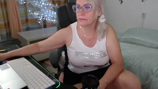 Snapshot of Ghertrude52 chatting on June 16, 4:26 am Ghertrude52 online show from June 16, 4:26 am