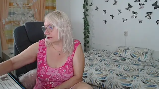 Snapshot of Ghertrude52 chatting on July 7, 5:10 am Ghertrude52 online show from July 7, 5:10 am