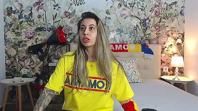 Snapshot of RoseDiamond06 chatting on June 11, 2:59 pm RoseDiamond06 online show from June 11, 2:59 pm